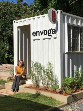 Camila Vellasco, da Envoga, ressalta que o contêiner tem tudo a ver com a filosofia da marca(foto: Envoga/Divulgação) Camila Vellasco, da Envoga, ressalta que o contêiner tem tudo a ver com a filosofia da marca(foto: Envoga/Divulgação)