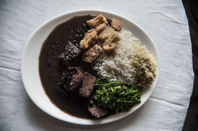 Se a porção de comida é excessiva, a recomendação é não comer tudo, dividir (foto: Arquivo/Agência Brasil ) Se a porção de comida é excessiva, a recomendação é não comer tudo, dividir (foto: Arquivo/Agência Brasil )