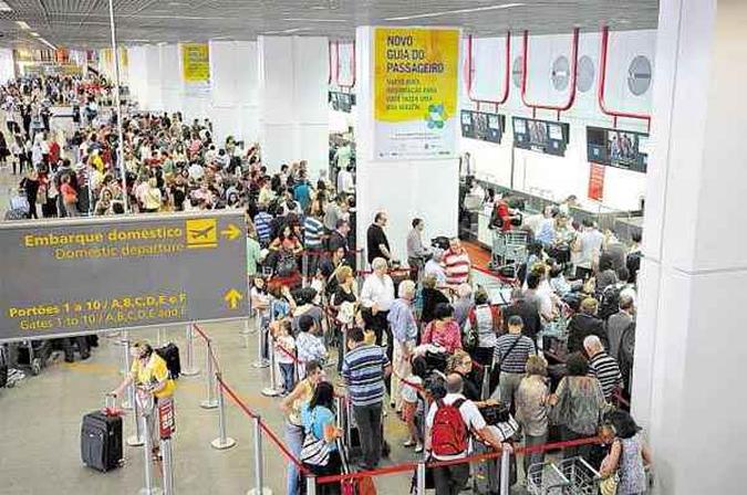 No feriadão que começa no próximo fim de semana, cerca de 205 mil pessoas passarão pelo terminal brasiliense(foto: Gustavo Moreno/CB/D.A Press - 30/11/12) No feriadão que começa no próximo fim de semana, cerca de 205 mil pessoas passarão pelo terminal brasiliense(foto: Gustavo Moreno/CB/D.A Press - 30/11/12)