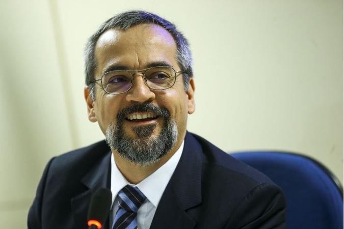 O Ministério da Educação informou que os custos da viagem de Abraham Weintraub não foram pagos pela pasta (foto: Marcelo Camargo/Agência Brasil) O Ministério da Educação informou que os custos da viagem de Abraham Weintraub não foram pagos pela pasta (foto: Marcelo Camargo/Agência Brasil)