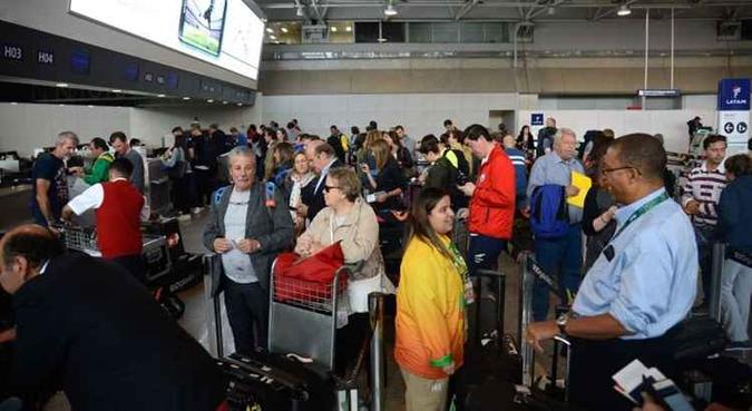 No Galeão, dos 44 voos programados para até as 10h52, houve atraso em 20(foto: Tânia Rêgo/Agência Brasil - 22/8/16) No Galeão, dos 44 voos programados para até as 10h52, houve atraso em 20(foto: Tânia Rêgo/Agência Brasil - 22/8/16)