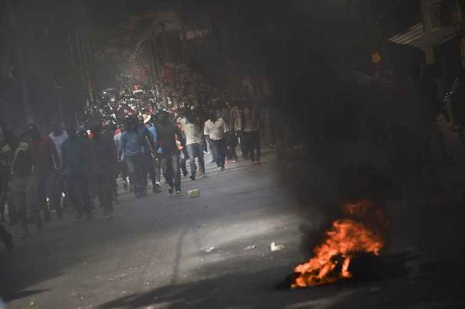 Em 18 de novembro, a Polícia também registrou outras seis mortes a tiros, não relacionadas com as manifestações(foto: AFP) Em 18 de novembro, a Polícia também registrou outras seis mortes a tiros, não relacionadas com as manifestações(foto: AFP)