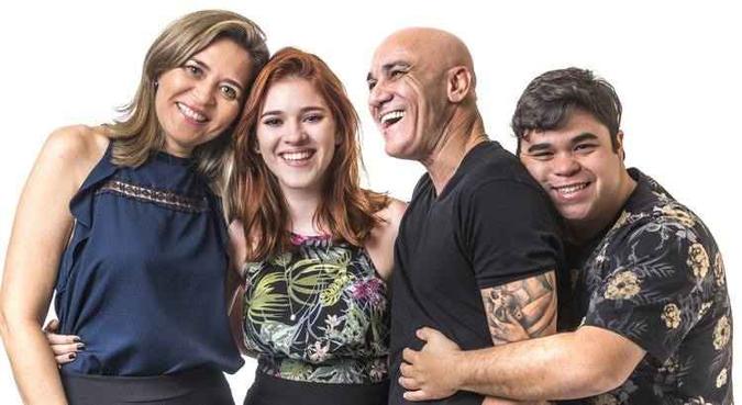 A família já rendeu polêmica nas redes sociais com sua forma afetuosa de se relacionar. (foto: Globo/Divulgação) A família já rendeu polêmica nas redes sociais com sua forma afetuosa de se relacionar. (foto: Globo/Divulgação)