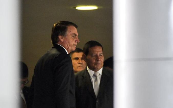 O vice procurou Bolsonaro para explicar que não interferiu na promoção(foto: Ed Alves/CB/D.A Press) O vice procurou Bolsonaro para explicar que não interferiu na promoção(foto: Ed Alves/CB/D.A Press)