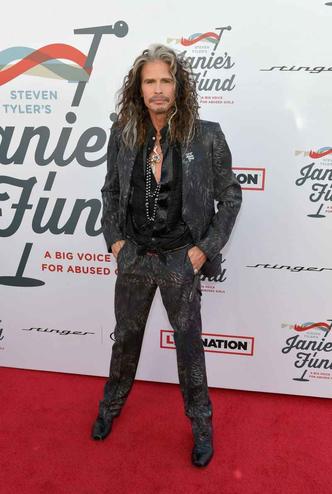 Steven Tyler se divertiu fazendo a versão de um clássico do rock com brinquedos(foto: Neilson Barnard/Getty Images/AFP) Steven Tyler se divertiu fazendo a versão de um clássico do rock com brinquedos(foto: Neilson Barnard/Getty Images/AFP)