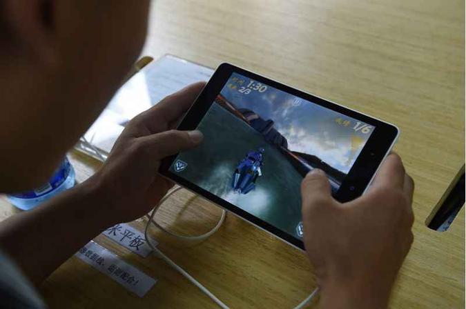 Uso indiscriminado da internet por jovens preocupa especialistas, pois dissemina discurso de ódio (foto: Greg Baker/AFP - 5/8/15) Uso indiscriminado da internet por jovens preocupa especialistas, pois dissemina discurso de ódio (foto: Greg Baker/AFP - 5/8/15)