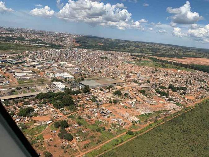 Há quatro regiões alvo de invasão que preocupam os gestores públicos: o Setor Habitacional Taquari, o Morro da Cruz, o Assentamento 26 de setembro e a Área de Relevância de Interesse Ecológico (Arie) JK.(foto: Renato Alves/GDF) Há quatro regiões alvo de invasão que preocupam os gestores públicos: o Setor Habitacional Taquari, o Morro da Cruz, o Assentamento 26 de setembro e a Área de Relevância de Interesse Ecológico (Arie) JK.(foto: Renato Alves/GDF)
