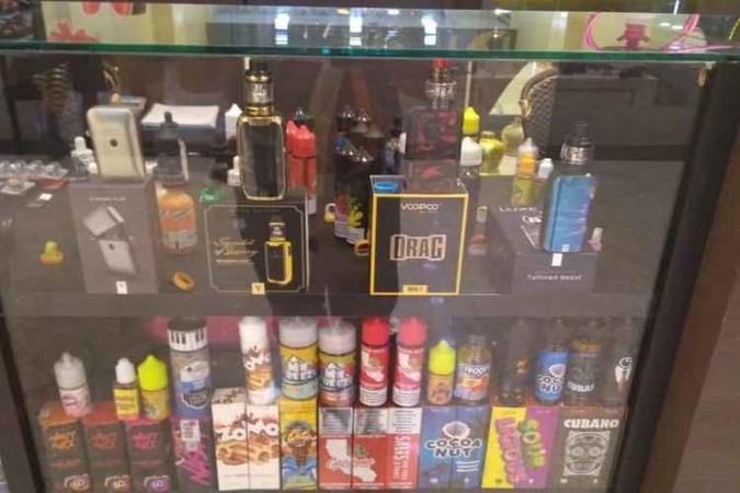 Quiosque em shopping de Taguatinga expõe DEFs e aditivos com sabores na vitrine(foto: Arquivo Pessoal) Quiosque em shopping de Taguatinga expõe DEFs e aditivos com sabores na vitrine(foto: Arquivo Pessoal)