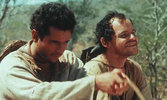 Personagens João Grilo (Matheus Nachtergaele) e Chicó (Selton Mello) se envolvem em várias confusões durante a trama(foto: Nelson Di Rago/Globo Filmes) Personagens João Grilo (Matheus Nachtergaele) e Chicó (Selton Mello) se envolvem em várias confusões durante a trama(foto: Nelson Di Rago/Globo Filmes)