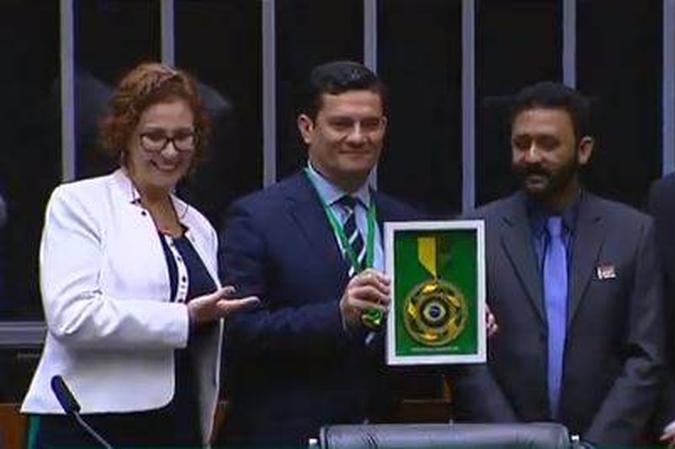 Ministro Sérgio Moro foi homenageado na Câmara dos Deputados (foto: Reprodução/TV Câmara) Ministro Sérgio Moro foi homenageado na Câmara dos Deputados (foto: Reprodução/TV Câmara)