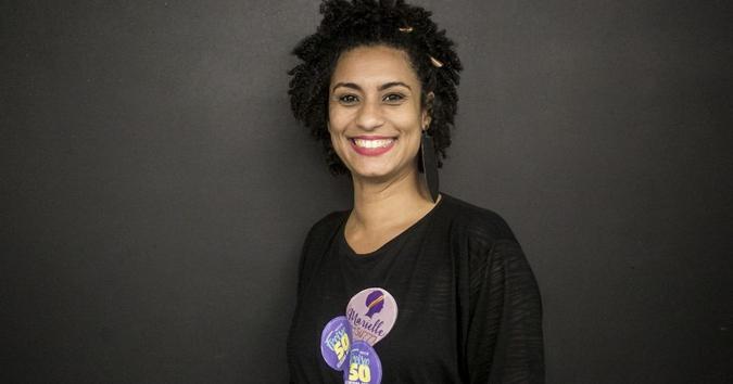 Marielle acompanhava na condição de vereadora a intervenção federal, como forma de coibir abusos das Forças Armadas e da polícia a moradores de comunidades(foto: Reprodução) Marielle acompanhava na condição de vereadora a intervenção federal, como forma de coibir abusos das Forças Armadas e da polícia a moradores de comunidades(foto: Reprodução)