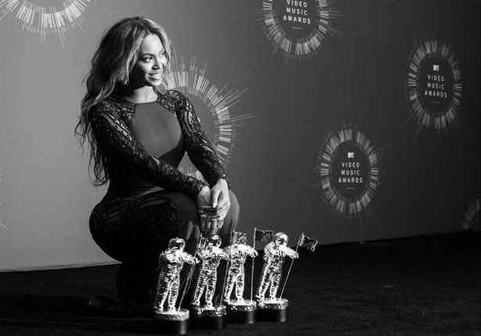 Beyoncé é uma das atrações da noite de premiação(foto: Kevin Mazur/AFP) Beyoncé é uma das atrações da noite de premiação(foto: Kevin Mazur/AFP)