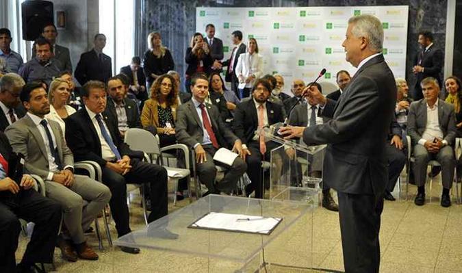 Projeto foi assinado pelo governador Rodrigo Rollemberg durante cerimônia no Palácio do Buriti(foto: Gabriel Jabriel/Agência Brasília) Projeto foi assinado pelo governador Rodrigo Rollemberg durante cerimônia no Palácio do Buriti(foto: Gabriel Jabriel/Agência Brasília)