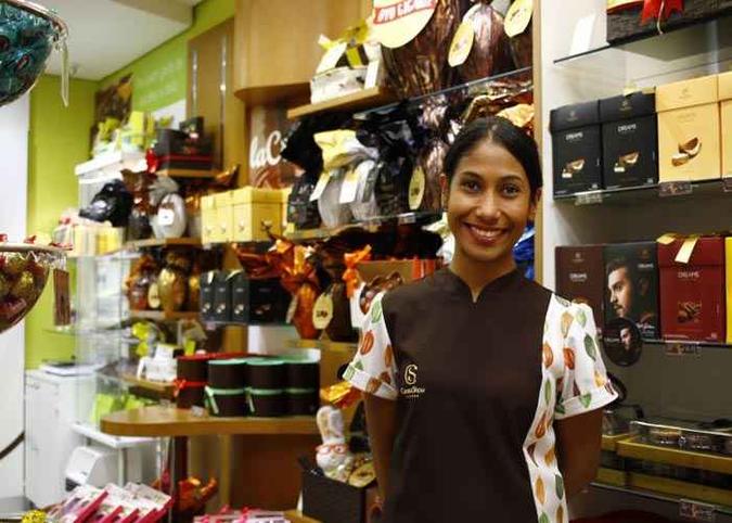 Vendedora Márcia Assunção está entusiasmada com a proximidade da data e acredita que metas serão ultrapassadas com facilidade (foto: Ana Rayssa/Esp. CB/D.A Press ) Vendedora Márcia Assunção está entusiasmada com a proximidade da data e acredita que metas serão ultrapassadas com facilidade (foto: Ana Rayssa/Esp. CB/D.A Press )