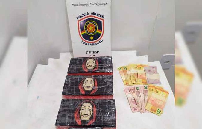 Cocaína estilizada teria sido repassada de um fornecedor de Salvador(foto: Divulgação/PMPE ) Cocaína estilizada teria sido repassada de um fornecedor de Salvador(foto: Divulgação/PMPE )
