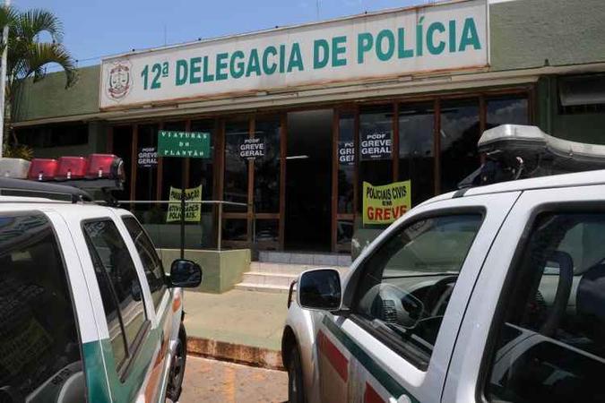 Agentes da 12ª Delegacia de Polícia identificaram a mãe da bebê abandonada(foto: Bruno Peres/CB/D.A. Press. ) Agentes da 12ª Delegacia de Polícia identificaram a mãe da bebê abandonada(foto: Bruno Peres/CB/D.A. Press. )