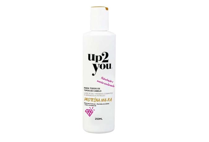 Proteína MA-RA, da Up2You Cosmetics (R$ 32,50). Disponível no site da marca: www.up2youcosmetics.com - A máscara capilar, à base de proteína de arroz e pró vitamina B5, hidrata os cabelos antes do banho. Basta aplicar no cabelo seco, deixar agir por 20 minutos e lavar como de costume.Up2You/Divulgação Proteína MA-RA, da Up2You Cosmetics (R$ 32,50). Disponível no site da marca: www.up2youcosmetics.com - A máscara capilar, à base de proteína de arroz e pró vitamina B5, hidrata os cabelos antes do banho. Basta aplicar no cabelo seco, deixar agir por 20 minutos e lavar como de costume.Up2You/Divulgação
