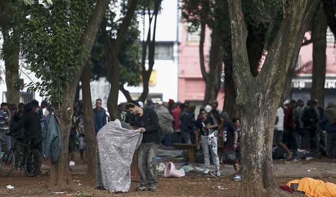 Pessoas reunidas na praça Princesa Isabel, uma das praças localizadas no bairro conhecido como Pessoas reunidas na praça Princesa Isabel, uma das praças localizadas no bairro conhecido como
