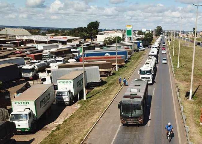 Transporte da safra por caminhões vai ter impacto e produtores já falam em frota própria, segundo a CNA(foto: Breno Fortes/CB/D.A Press ) Transporte da safra por caminhões vai ter impacto e produtores já falam em frota própria, segundo a CNA(foto: Breno Fortes/CB/D.A Press )