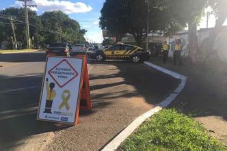 Com o tema 'No trânsito, o sentido é a vida', o Detran-DF desenvolve diversas ações de fiscalização e educação de trânsito no Maio Amarelo(foto: Detran-DF/Divulgação ) Com o tema 'No trânsito, o sentido é a vida', o Detran-DF desenvolve diversas ações de fiscalização e educação de trânsito no Maio Amarelo(foto: Detran-DF/Divulgação )