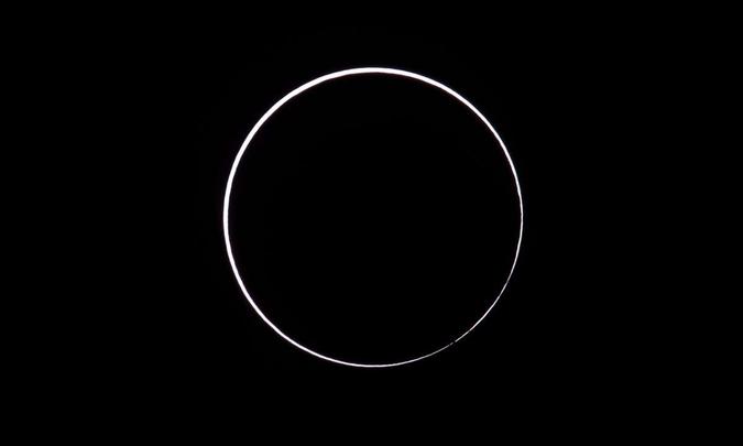 Eclipse solar em Sarmiento, Argentina (26/2)(foto: ALEJANDRO PAGNI) Eclipse solar em Sarmiento, Argentina (26/2)(foto: ALEJANDRO PAGNI)