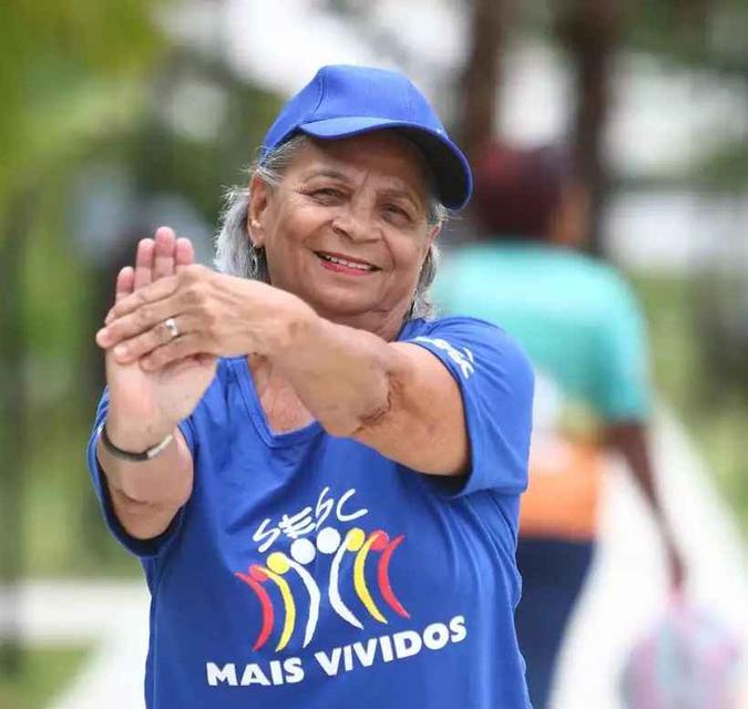 Aos 75 anos, dona Dulce não para. Pratica hidroginástica, ioga e faz caminhadas(foto: Ana Rayssa/CB/D.A Press) Aos 75 anos, dona Dulce não para. Pratica hidroginástica, ioga e faz caminhadas(foto: Ana Rayssa/CB/D.A Press)