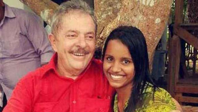Internautas encontraram fotos da moça com o ex-presidente Lula(foto: Instagram/Reprodução ) Internautas encontraram fotos da moça com o ex-presidente Lula(foto: Instagram/Reprodução )