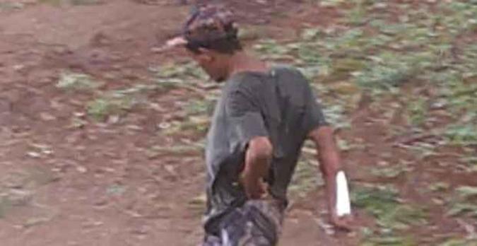 Morador da 103 Norte flagrou homem que se envolveu em briga armado com uma faca(foto: Reprodução WhatsApp) Morador da 103 Norte flagrou homem que se envolveu em briga armado com uma faca(foto: Reprodução WhatsApp)