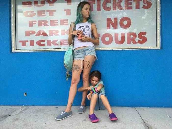 O grande sucesso do longa Projeto Flórida reside na menina Brooklyn Prince(foto: A 24/ Divulgação) O grande sucesso do longa Projeto Flórida reside na menina Brooklyn Prince(foto: A 24/ Divulgação)