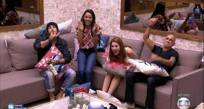 Família Lima e Gleici comemoraram o fato de terem conseguido chegar juntas à final(foto: Globo/Reprodução) Família Lima e Gleici comemoraram o fato de terem conseguido chegar juntas à final(foto: Globo/Reprodução)