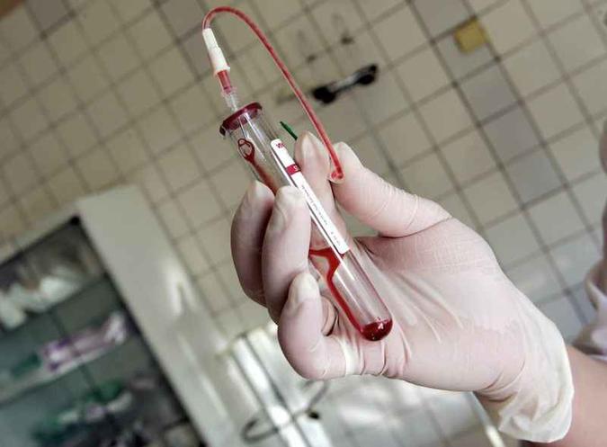 Exame de sangue para detecção de HIV: falso diagnóstico levou a preconceito e problemas no casamento de gestante(foto: AFP/MAXIM MARMUR ) Exame de sangue para detecção de HIV: falso diagnóstico levou a preconceito e problemas no casamento de gestante(foto: AFP/MAXIM MARMUR )