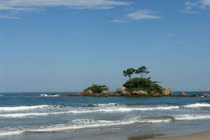 Praia de Castelhanos: extensa e com águas límpidas, facilita a visualização de golfinhos(foto: Ronald Kraag) Praia de Castelhanos: extensa e com águas límpidas, facilita a visualização de golfinhos(foto: Ronald Kraag)