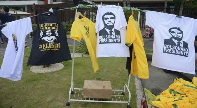 Vários ambulantes pelo país venderam camisetas relacionadas a Jair Bolsonaro (PSL)(foto: Tomaz Silva/Agência Brasil) Vários ambulantes pelo país venderam camisetas relacionadas a Jair Bolsonaro (PSL)(foto: Tomaz Silva/Agência Brasil)