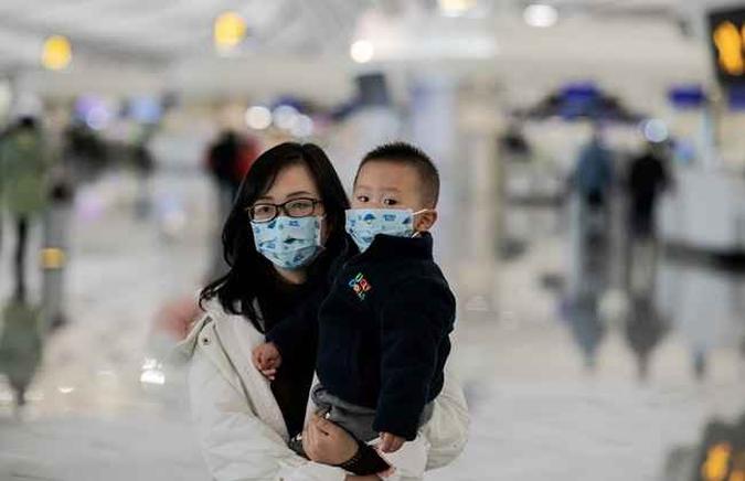 O número de mortos por um novo vírus da China que é transmissível entre humanos subiu para seis, disse o prefeito de Wuhan em entrevista a emissora estatal CCTV (foto: NICOLAS ASFOURI / AFP) O número de mortos por um novo vírus da China que é transmissível entre humanos subiu para seis, disse o prefeito de Wuhan em entrevista a emissora estatal CCTV (foto: NICOLAS ASFOURI / AFP)