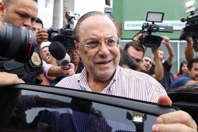 Paulo Maluf (PP-SP) cumpre prisão domiciliar, (foto: AFP / Sergio LIMA) Paulo Maluf (PP-SP) cumpre prisão domiciliar, (foto: AFP / Sergio LIMA)