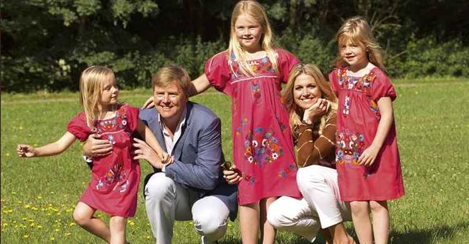Família real: o aniversariante, Willem, e a rainha Máxima, com Amalia, Alexia e Ariane(foto: Reuters/ Michael Kooren) Família real: o aniversariante, Willem, e a rainha Máxima, com Amalia, Alexia e Ariane(foto: Reuters/ Michael Kooren)