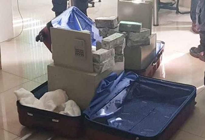 As cédulas tingidas estavam em cofres dentro de um escritório no Setor de Desenvolvimento Econômico de Taguatinga(foto: PMDF/ divulgação) As cédulas tingidas estavam em cofres dentro de um escritório no Setor de Desenvolvimento Econômico de Taguatinga(foto: PMDF/ divulgação)