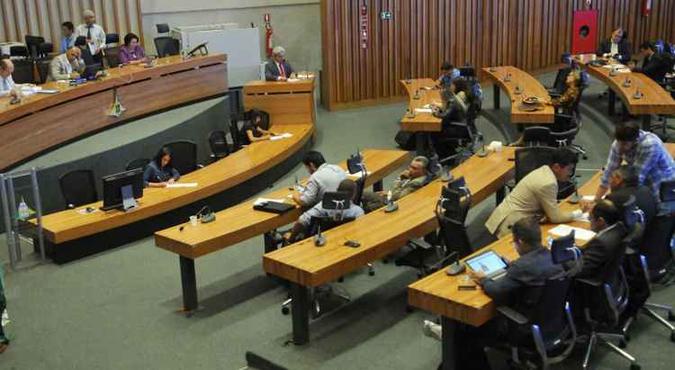 Plenário da Câmara Legislativa: empresas públicas terão 90 dias para se adequar aos termos da lei(foto: Minervino Junior/CB/D.A Press) Plenário da Câmara Legislativa: empresas públicas terão 90 dias para se adequar aos termos da lei(foto: Minervino Junior/CB/D.A Press)