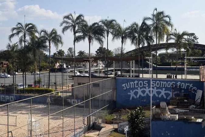 O espa�o oferece piscinas, churrasqueiras, academia e quadras esportivas (foto: Minervino Junior/CB/D.A Press)