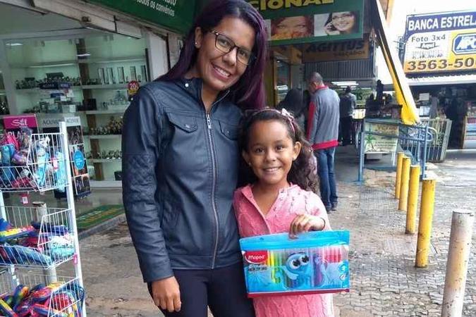 Alayne Nascimento, 8 anos, comprou o material escolar no fim de semana: Alayne Nascimento, 8 anos, comprou o material escolar no fim de semana: