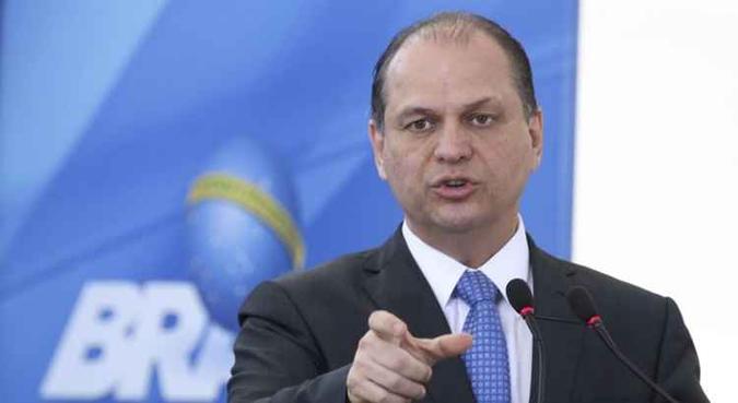 O ministro não descartou a possibilidade da criação de uma carreira de Estado para médicos formados no Brasil(foto: Antonio Cruz/Agencia Brasil) O ministro não descartou a possibilidade da criação de uma carreira de Estado para médicos formados no Brasil(foto: Antonio Cruz/Agencia Brasil)