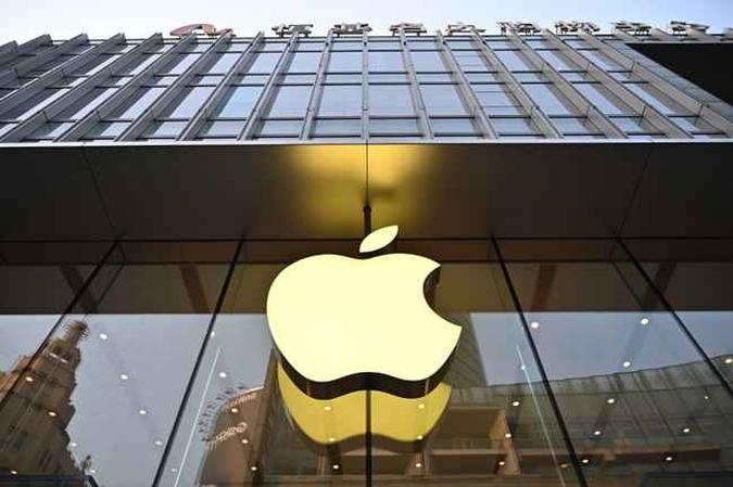 As ações da Apple caíram cerca de três por cento na abertura do comércio, em 18 de fevereiro de 2020, depois de anunciar que sofrerão um impacto financeiro da epidemia mortal de coronavírus. (foto: HECTOR RETAMAL / AFP) As ações da Apple caíram cerca de três por cento na abertura do comércio, em 18 de fevereiro de 2020, depois de anunciar que sofrerão um impacto financeiro da epidemia mortal de coronavírus. (foto: HECTOR RETAMAL / AFP)