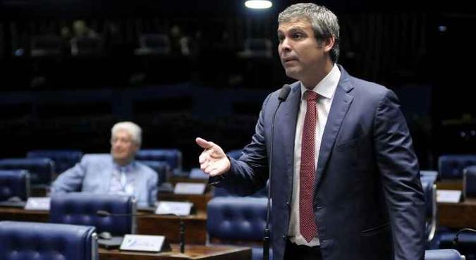 Farias cobrou ainda que Meirelles explique à comissão sua relação com o grupo JBS(foto: Pedro França/Agência Senado) Farias cobrou ainda que Meirelles explique à comissão sua relação com o grupo JBS(foto: Pedro França/Agência Senado)