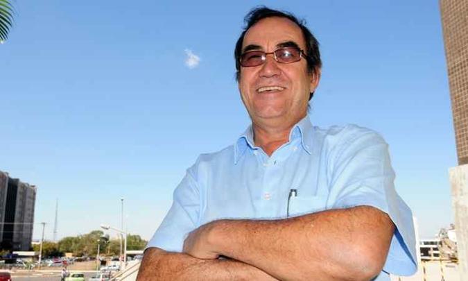 José Sóter: 'Comecei a publicar livros meus e de amigos no mimeógrafo da escola onde lecionava. Depois, adquiri um mimeógrafo a tinta usado e criei o selo Semim Sóter Edições Mimeográficas'(foto: Ed Alves/Esp. CB/D.A Press) José Sóter: 'Comecei a publicar livros meus e de amigos no mimeógrafo da escola onde lecionava. Depois, adquiri um mimeógrafo a tinta usado e criei o selo Semim Sóter Edições Mimeográficas'(foto: Ed Alves/Esp. CB/D.A Press)
