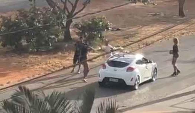 Vídeo que mostra o crime chegou à polícia por meio da internet(foto: Reprodução) Vídeo que mostra o crime chegou à polícia por meio da internet(foto: Reprodução)