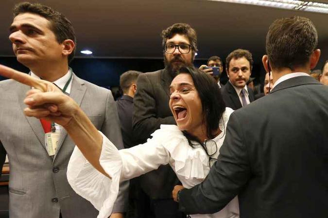 Em 29 de outubro, durante votação do PL na Câmara, familiares de militares protestaram e chamaram Bolsonaro de ''traidor''(foto: Dida Sampaio/Estadão Conteúdo) Em 29 de outubro, durante votação do PL na Câmara, familiares de militares protestaram e chamaram Bolsonaro de ''traidor''(foto: Dida Sampaio/Estadão Conteúdo)