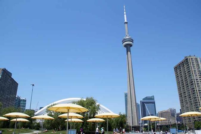 Entre as atrações de Toronto, está a CN Tower, com pisos de vidro(foto: Daniel Liebeskind/Divulgação) Entre as atrações de Toronto, está a CN Tower, com pisos de vidro(foto: Daniel Liebeskind/Divulgação)