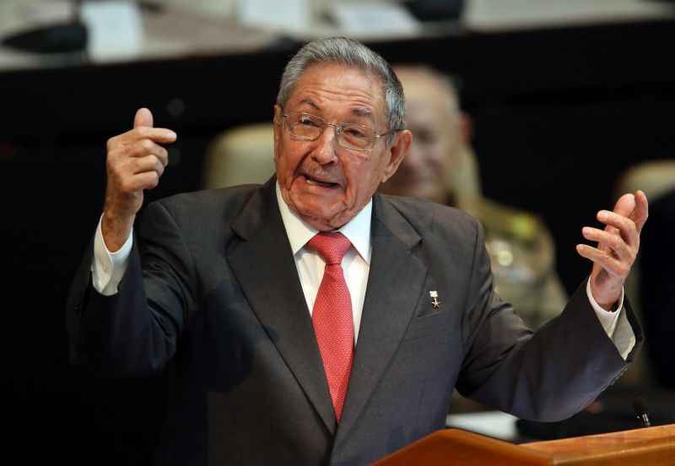 A estimativa é que, de forma escalonada, até dezembro, os outros 8.332 profissionais de Cuba vinculados ao Mais Médicos regressem ao país de origem(foto: AFP/Alejandro Ernesto) A estimativa é que, de forma escalonada, até dezembro, os outros 8.332 profissionais de Cuba vinculados ao Mais Médicos regressem ao país de origem(foto: AFP/Alejandro Ernesto)