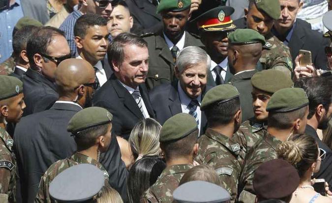 No Brasil, os militares se aposentam com o salário integral após 30 anos de serviços prestados(foto: Fernando Frazão/Agência Brasil) No Brasil, os militares se aposentam com o salário integral após 30 anos de serviços prestados(foto: Fernando Frazão/Agência Brasil)