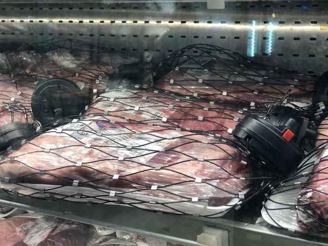 Rede de supermercados pernambucana instalou alarme em cortes de carnes nobres(foto: Anamaria Nascimento/DP ) Rede de supermercados pernambucana instalou alarme em cortes de carnes nobres(foto: Anamaria Nascimento/DP )